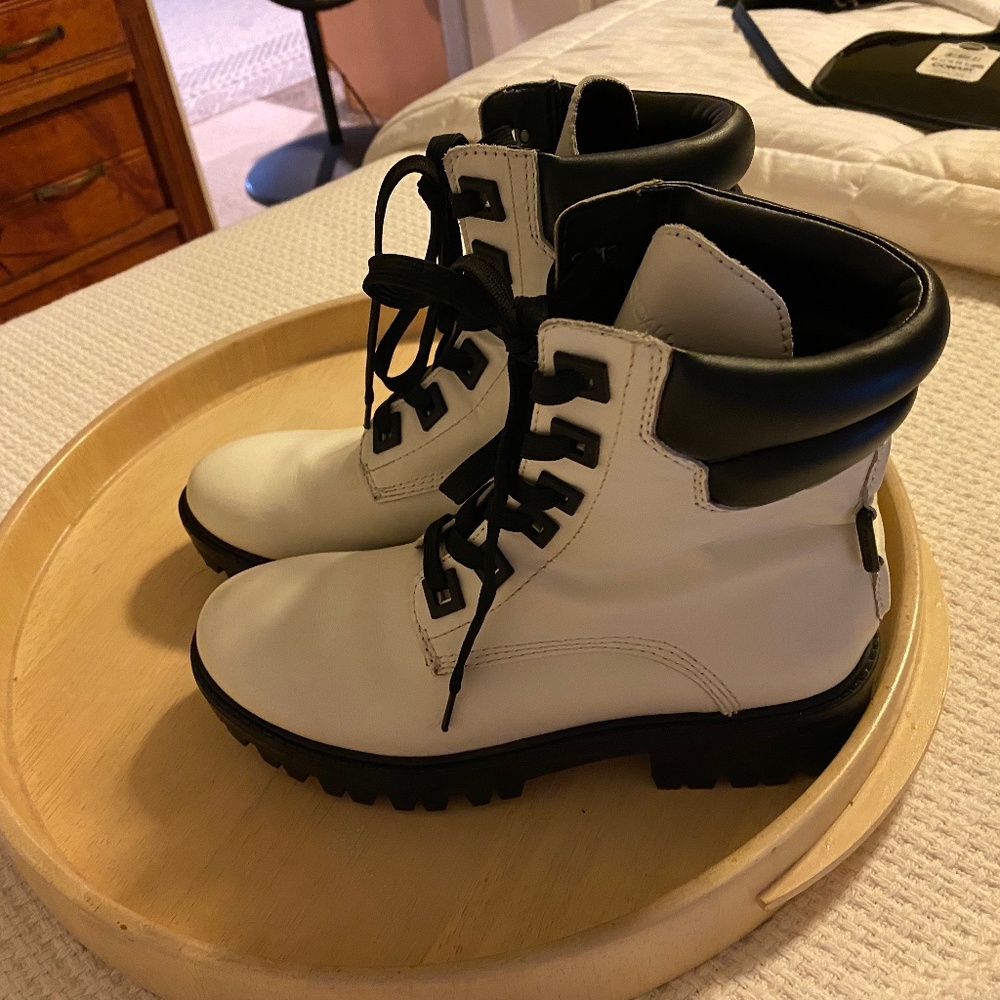 Kendal and Kylie Weston boot